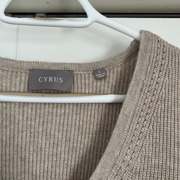Cyrus Beige V-Neck Button-Up Cardigan NWOT - Picture 2 of 4